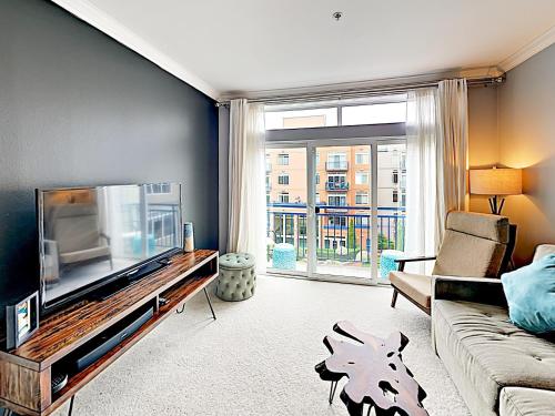 New Listing! Chic Belltown Court Condo With Pool Condo - image 7