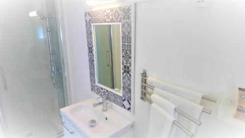 King Suite with Pool View image 8