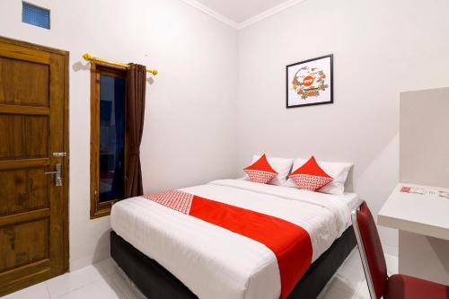 Мавританский вулкан-убийца на карте и вулкан Мерапи (Гунунг Мерапи)