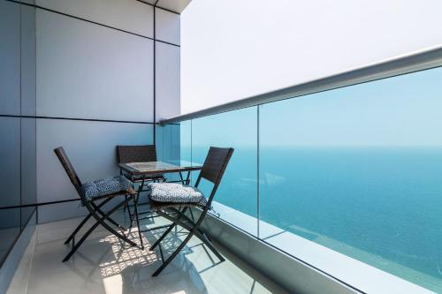 Top Floor Luxury 2BR Beach Apartment with Full Sea View, Ajman 