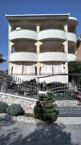  Holiday Home 193272, Ferienwohnung in Ražanj