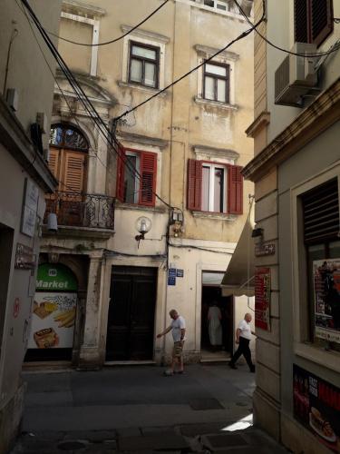  MODEST PLACE IN HEART OF CITY, Pension in Pula