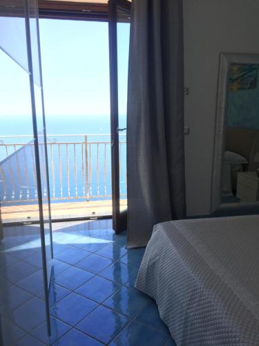 Carluccio’s stanza privata vista mare 5