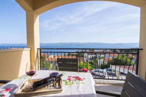 One-Bedroom Apartment with Balcony and Sea View