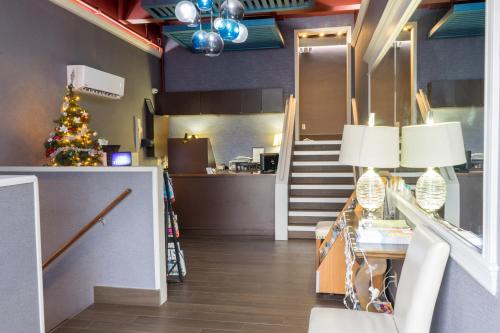 ล็อบบี้, กาลิกา โฮเทล (Kalika Hotel) in ไนแองการาฟอลส์ (NY)