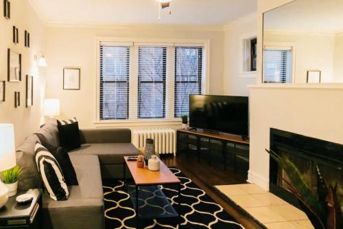 Best Deal 2BR Apt Near Restaurants Starbucks - main image