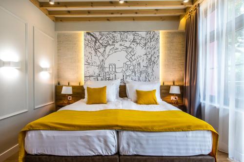 Deluxe Double Room image 2