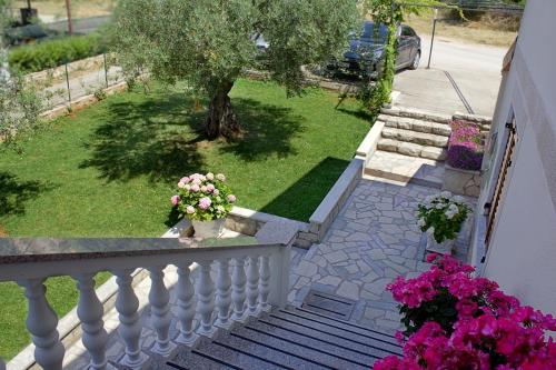 Room Kris with private entrance & private bathroom in Vilanija