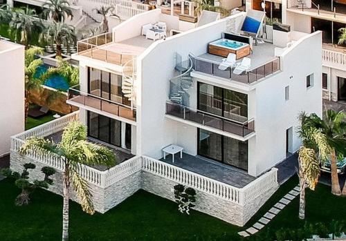 Calma Holiday Villas