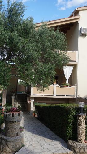  Apartmani Tatjana, Unterkunft in Rab