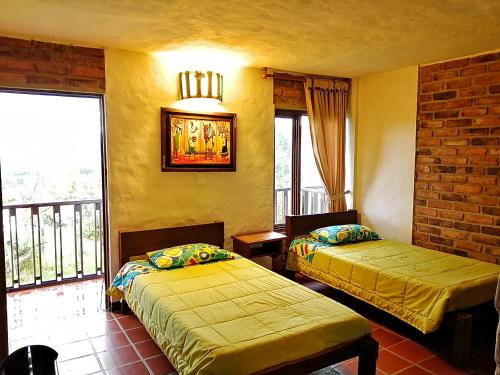 2 twin beds