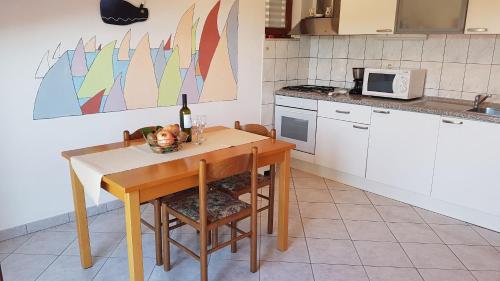 Apartment and Room Caric