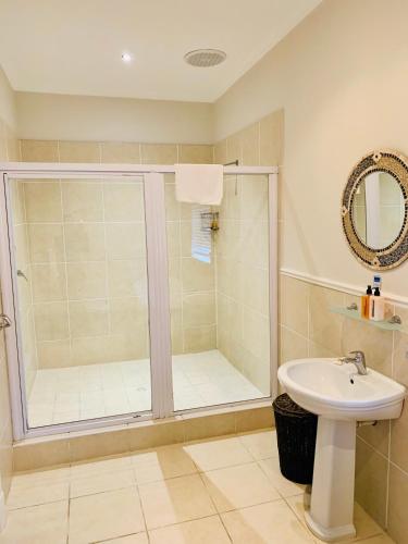 Fifth Avenue Beach House – Gqeberha, IL