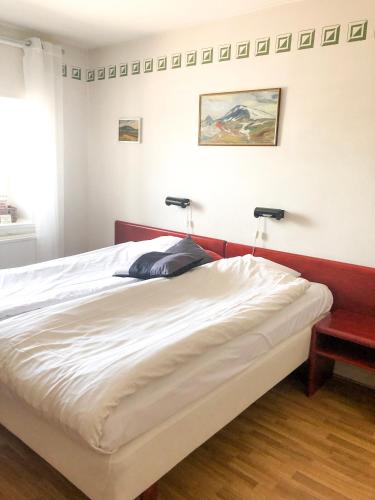 2 twin beds