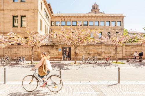 A Room In The City - image 13