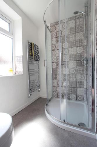 Stylish Cosy Home in the Heart of Chester - image 4