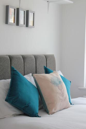 Two-Bedroom Apartment image 6