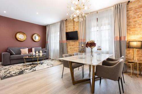 Superior One Bedroom Apartment image 6