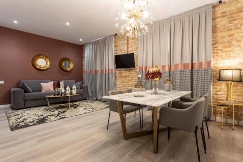Superior One Bedroom Apartment image 4