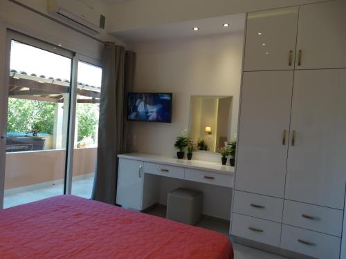 Makis louvlis apartments
