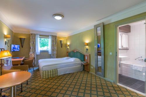 เฟลทเชอร์ โฮเต็ล เรสเทอรองต์ คาสตีล เอเรนสไตน์ (Fletcher Hotel-Restaurant Kasteel Erenstein) in เกอร์เกรด