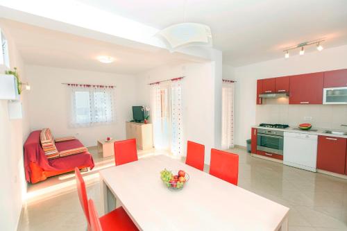 Apartments Villa Dina - image 3