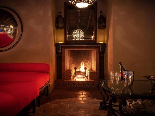 Villa Carmelita - The Sonny & Cher House - image 3