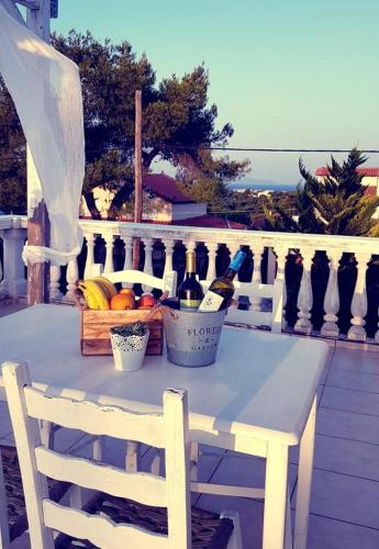  Sea View Luxury Loft Near Airport and Port of Rafina, Pension in Rafina