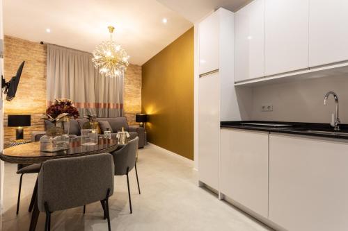 Standard One-Bedroom Apartment image 4