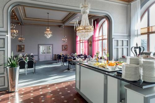 Храна и напитки, First Hotel Statt in Орнсколдсвик
