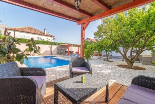 Two Bedroom Apartment with Shared Pool image 9