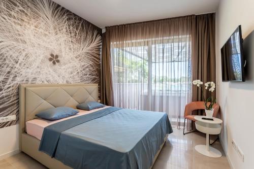 Luxury Apartment with Hot Tub - image 5