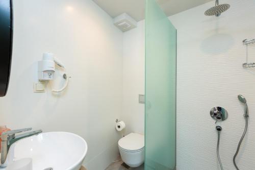  Triple Studio with Mountain View in Akrogiali Luxury Aparthotel in Balíon