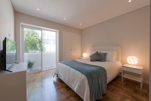  Bright & Sunny Beach House in Leça da Palmeira