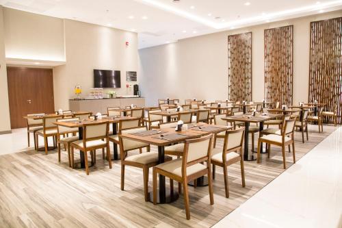 Étterem, Hotel Land Plaza La Plata in La Plata