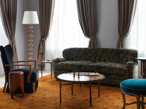 207192427 Maison Metier, in the Unbound Collection by Hyatt