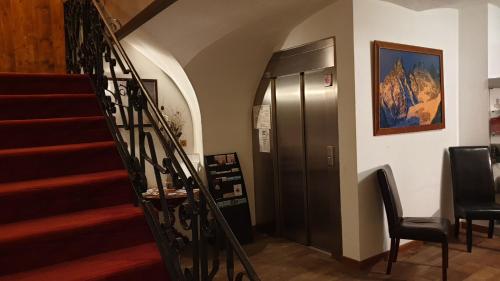 Empfangshalle, Auberge de Savoie in Moutiers