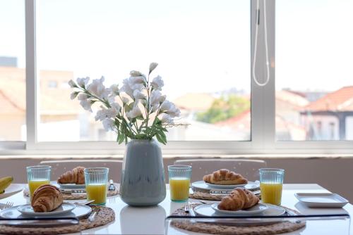  Bright & Sunny Beach House in Leça da Palmeira