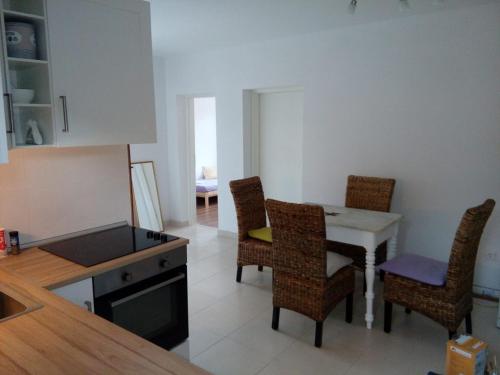 2 bedrooms, 3 beds