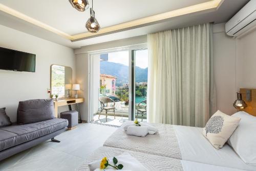  Triple Studio with Sea and Mountain View in Akrogiali Luxury Aparthotel, Unterkunft in Balíon