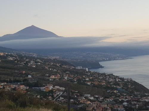 Elescondite - Tap to explore photos