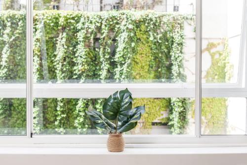 Oxford Circus - Soho Area Apartment, West End, London