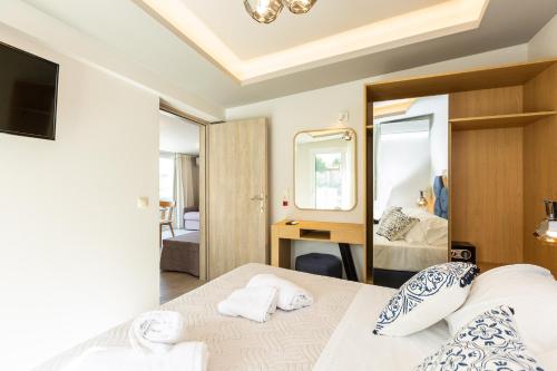  Luxury Suite with Sea View in Akrogiali Luxury Aparthotel in Balíon
