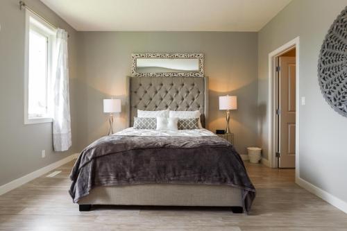 Executive Home - Long Stays Welcome - Garage Parking - Free WiFi & Netflix photo 4