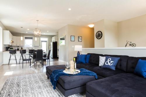Executive Home - Long Stays Welcome - Garage Parking - Free WiFi & Netflix photo 2