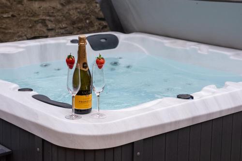 Aysgarth Nook by Maison Parfaite - Luxury Holiday Home with Hot Tub