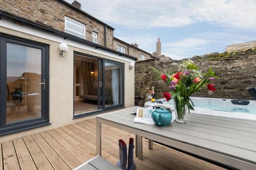 Aysgarth Nook by Maison Parfaite - Luxury Holiday Home with Hot Tub