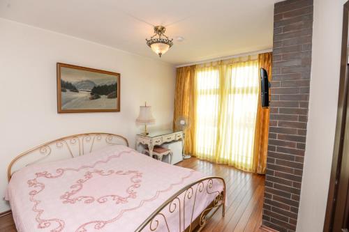 Double Room image 10