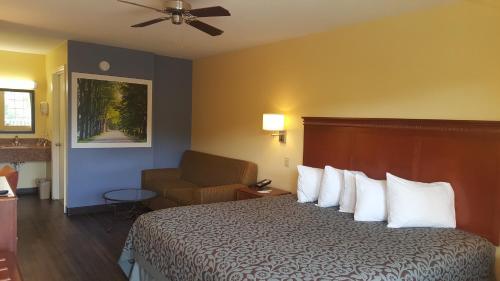 Days Inn by Wyndham Trenton - main image