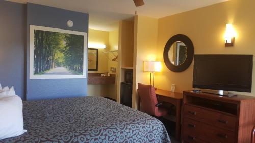 Days Inn by Wyndham Trenton - image 5